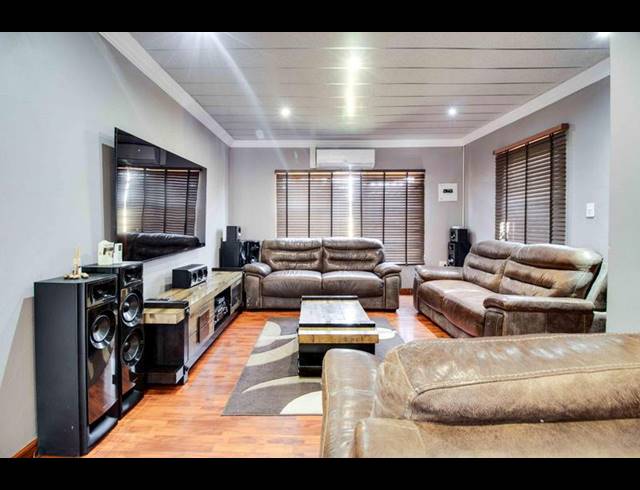 3 BEDROOM HOUSE FOR SALE IN DOBSONVILLE